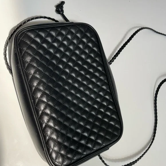 Authentic Gucci Quilted Leather Bag - Picture 8 of 9